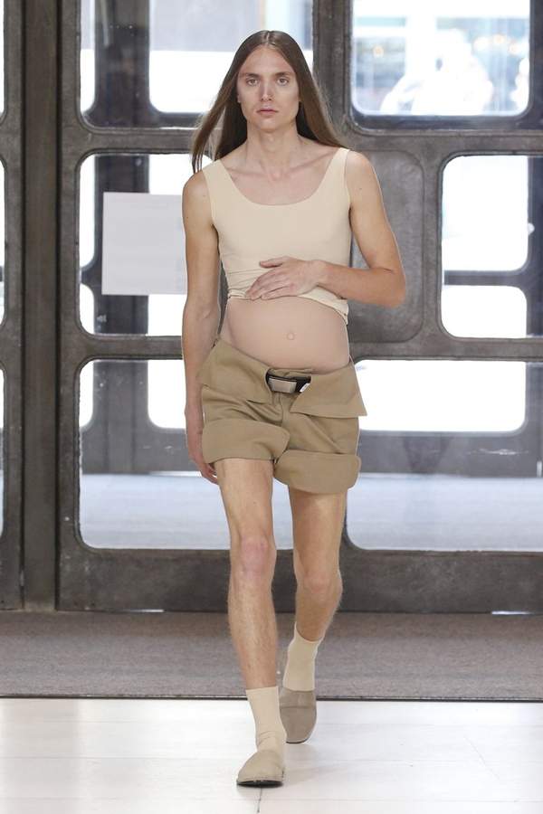 伦敦时装周怀孕男模走秀 孕夫时装秀引骚动