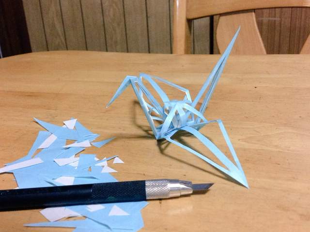 折纸鹤留下折痕是什么样的 神人佳作镂空纸鹤令人惊叹