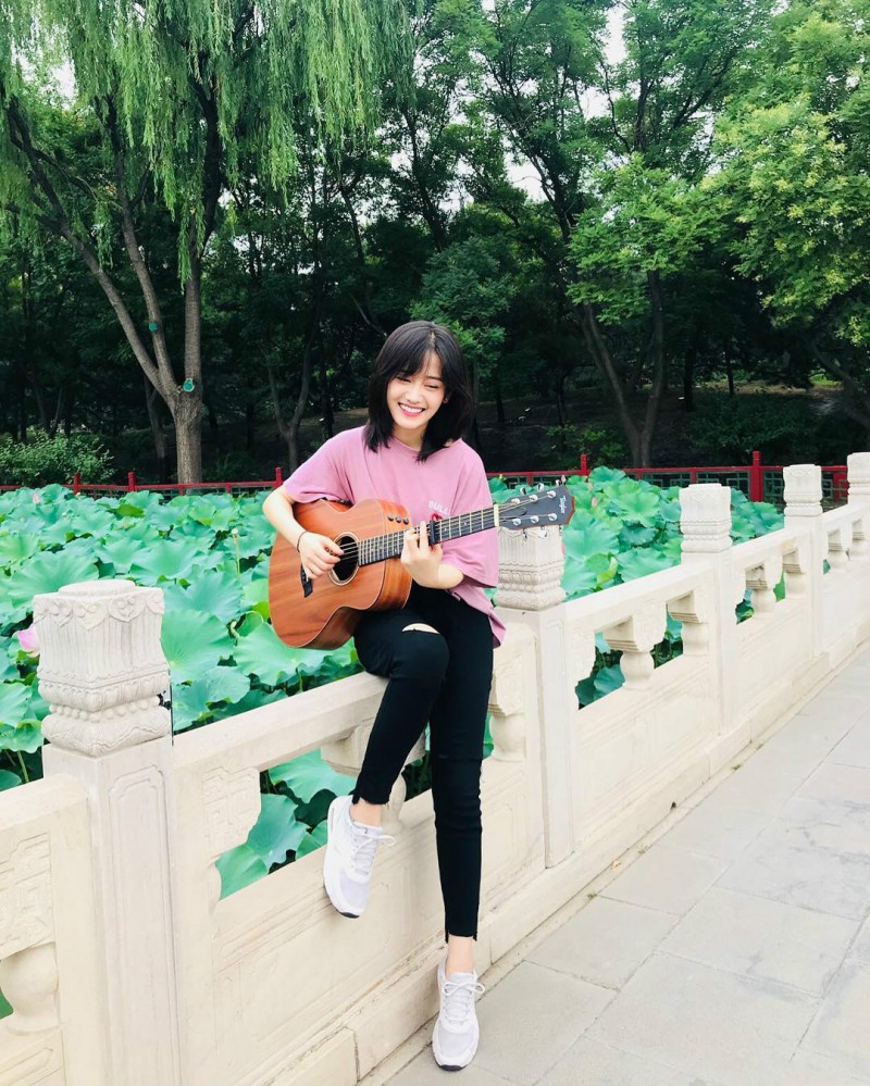 歌手正妹郑湫泓cover 翻唱《豆浆油条》网友被她甜美声音电到