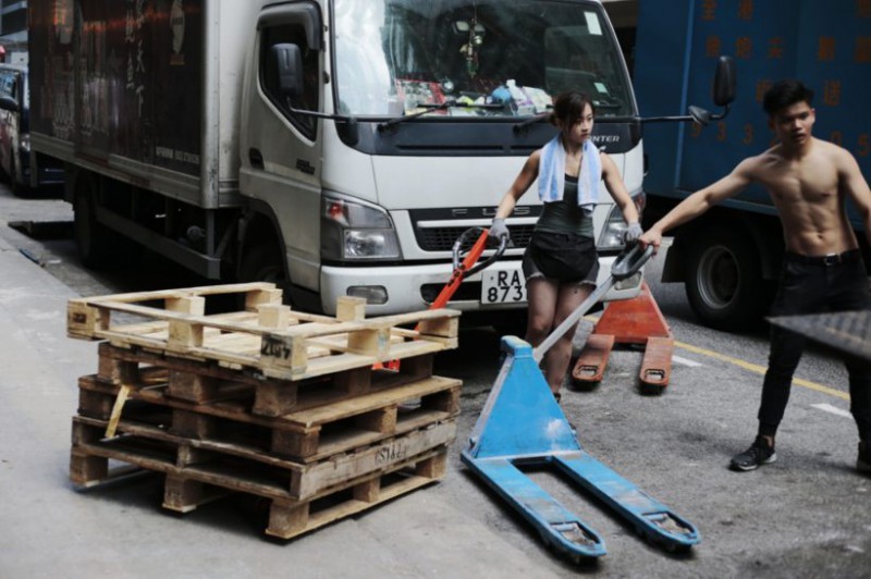 香港最美搬运工朱芊佩 美女搬运工小朱走红节目邀约不断