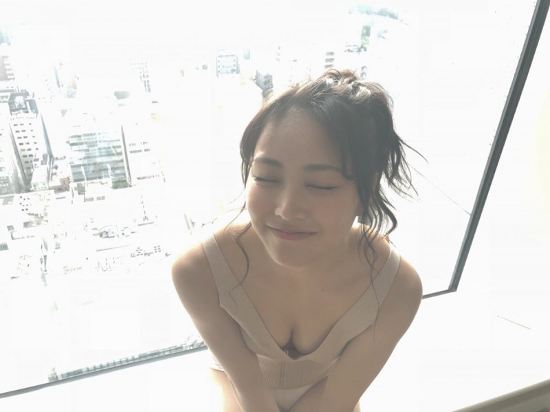 NMB48白间美瑠 IG 晒性感写真花絮 水著睡地趴枱无难度