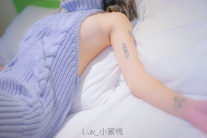 萝莉图LUV-小蜜桃 露背毛衣私房图集包[88P]