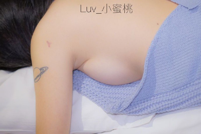 萝莉图LUV-小蜜桃 露背毛衣私房图集包[88P]