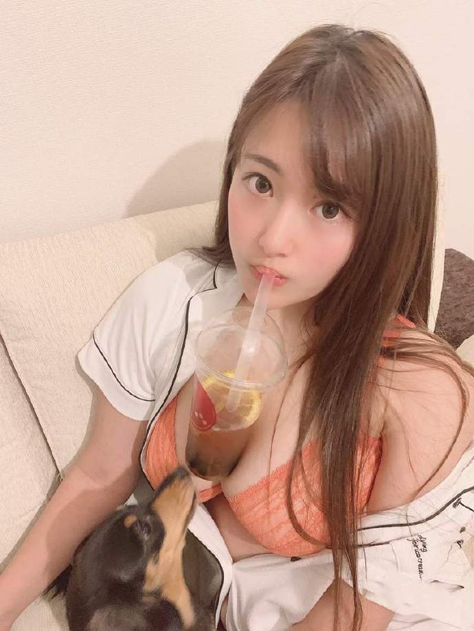 天然乳娘《秋山夏帆》让人无法抵挡的I级威力