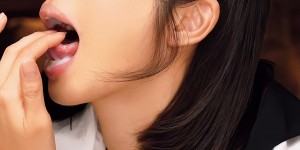 俗气OL“川上奈々美”其实超爱舔 捡尸男同事吞液解渴