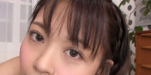 长谷川柚月CAWD-182 羞涩女生用狂野姿势挑战3P