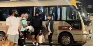 迈博体育 库里落地西安又被迫飞走 数万球迷竹篮打水一场空