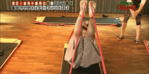 日本女主播示范“超激烈瘦身法 双腿打开瞬间让男性网友激动起来了
