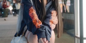 【网络美女】樱花季惊艳亮相！胡桃さくら赏樱美照获赞”人比花娇”，网友惊叹：美得像AI