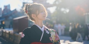 【网络美女】春光乍泄！昔日退学少女ちーまき「南半球炸裂」逆袭成功，凭纯天然美体晋升写真女神！