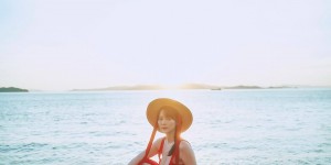 【网络美女】春光乍泄！昔日退学少女ちーまき「南半球炸裂」逆袭成功，凭纯天然美体晋升写真女神！