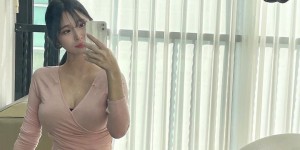 itotii正妹：甜笑萌妹《정경빈vwvwvw22》用超巨软弹爆击你的心！白嫩脸蛋超可爱！