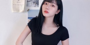 韩系美妆正妹「子馨」脸蛋清秀甜美，身材宛如变魔术！
