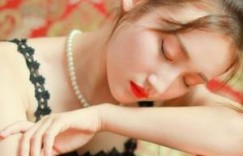 【迈博体育myball】公共场合大胆刺激露出外拍 折磨男生憋精小说