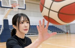 【网络美女】前篮球运动员辻井穗乃果获企业球队试训邀请，坚持职业梦想受关注