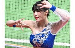 “金枪鱼海报女郎”韩国美女Chia，以“Macarena”舞蹈惊艳全场！啦啦队长全素润以充满活力的魅力吸引了粉丝，吸引了整个体育场的目光。