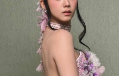 Dior 知名公关总监车祸骤逝！Jisoo 悲痛发文，两人昔日母女情曝光