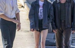 安雅泰勒喬伊淡妝上街曬仙女神顏！「十指相扣緊摟老公」網一看：太配了吧～