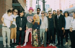 艾薇兒好萊塢星光大道摘星！穿上「21年前帽T」掀回憶殺惹哭粉絲：我很高興至今還在做音樂