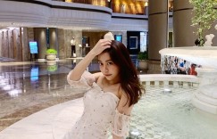 [人物]超强神正18岁「高中学生妹」！制服短裙配黑膝上袜已经够猛，垦丁海边解放更猖狂啦