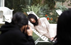 新垣结衣代言「H&M」公开宣传片及访问花絮花园中大秀美腿