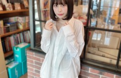 22 岁女团成员「宫内凛」推出第一本个人写真集！高颜值大获好评