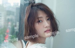 男装依然帅气！若月佑美全新个人写真集特典明信片款式公开