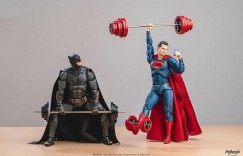 超有梗「玩具摄影」！《当模型们同在一起》在桌面上擦出各种爆笑火花！