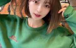 甜萌天菜妹「さおりん」玩涂鸦 露齿灿笑萌到