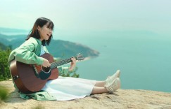 乃木坂46挂桥沙耶香拿吉他自弹自唱SUENAGA集团全新电视广告上线