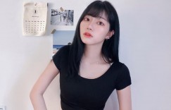 韩系美妆正妹「子馨」脸蛋清秀甜美，身材宛如变魔术！