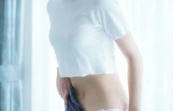 小坂菜绪《 君は誰? 》2021年写真集