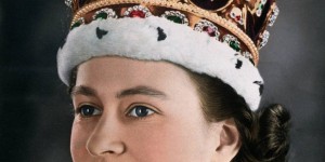 Queen Elizabeth , A Life in Photos 1936-1982Vogue Story ​​​