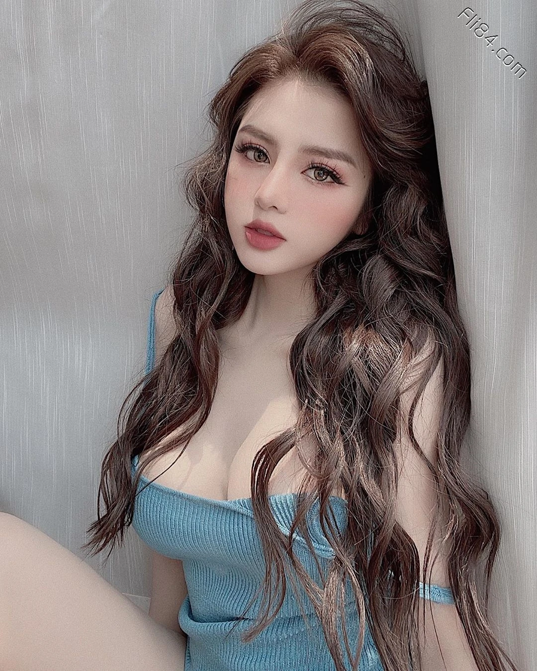 越南网红老板娘“Mai Phương Bui”自己开店当模特，身材自然不会很差！