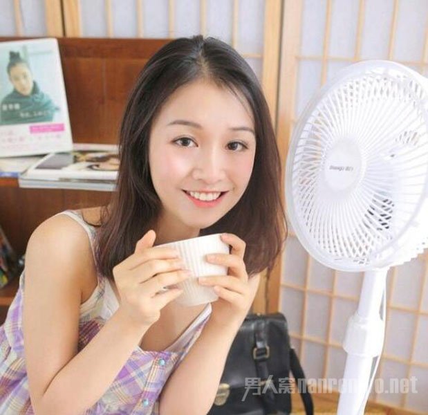 和女生接吻时该做什么动作 男生这3动作 让她意犹未尽
