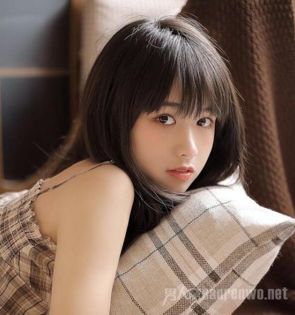 和女生接吻时该做什么动作 男生这3动作 让她意犹未尽