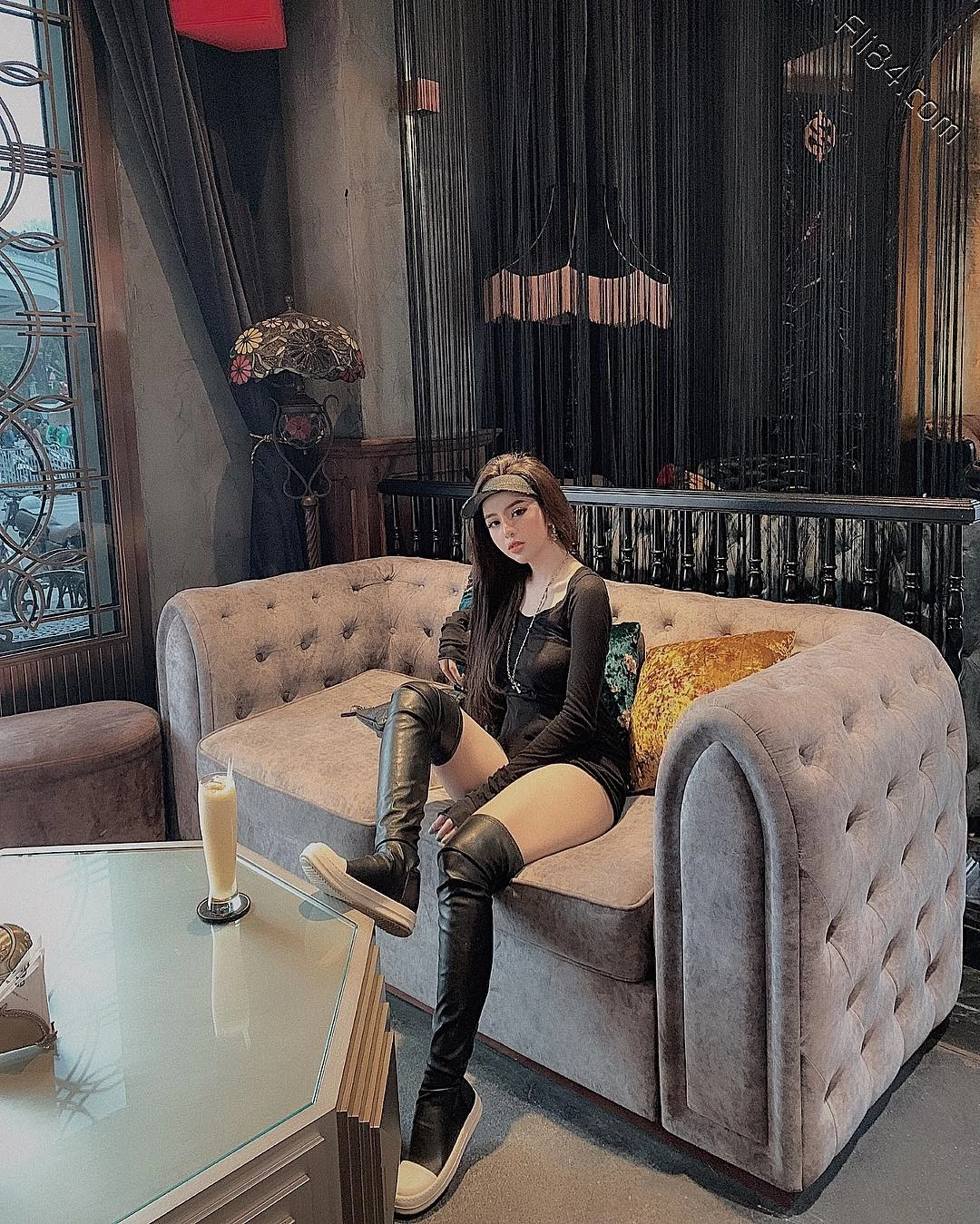 越南网红老板娘“Mai Phương Bui”自己开店当模特，身材自然不会很差！