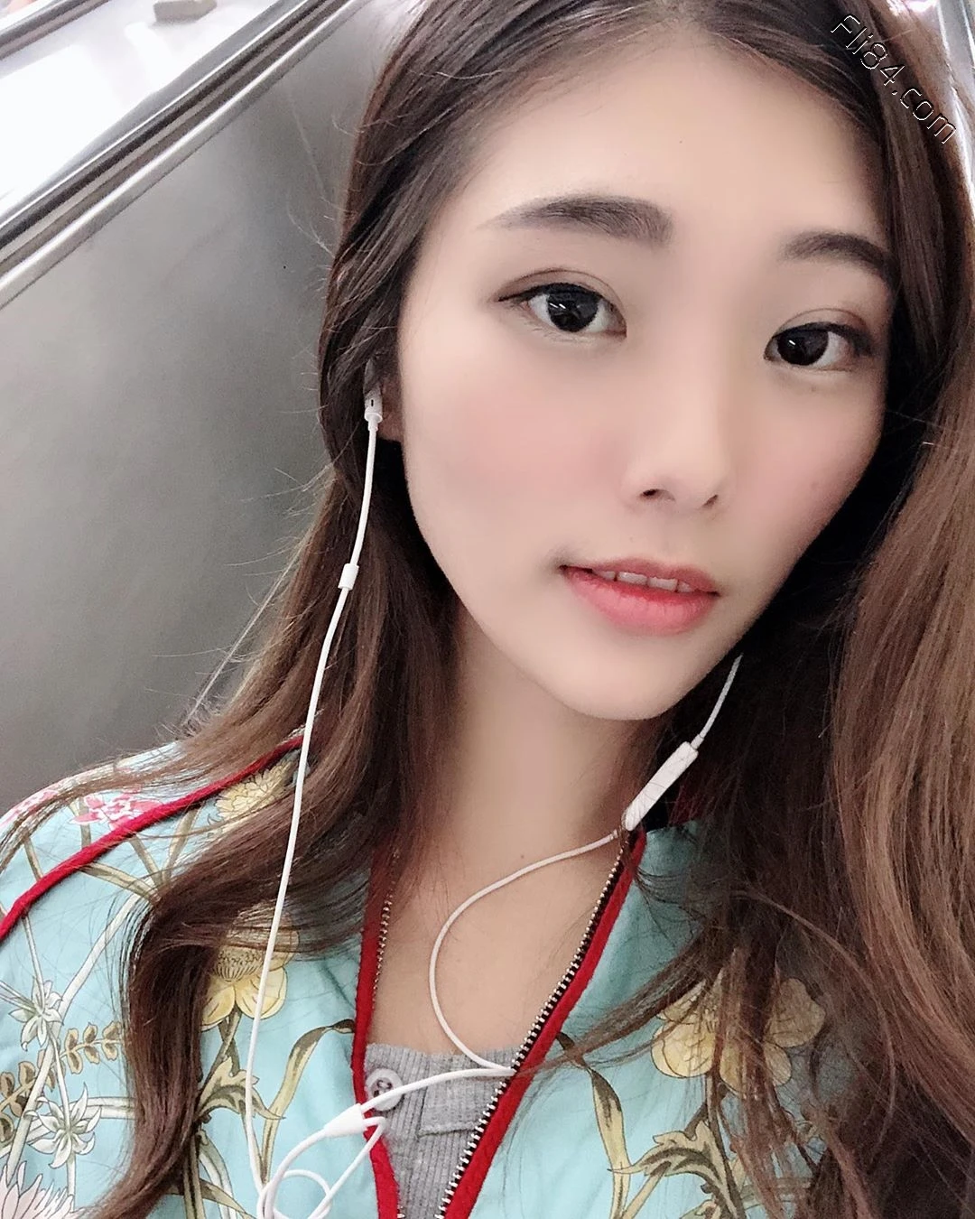 性感模特“妮莎Nisa”，两截式比基尼太诱惑了！
