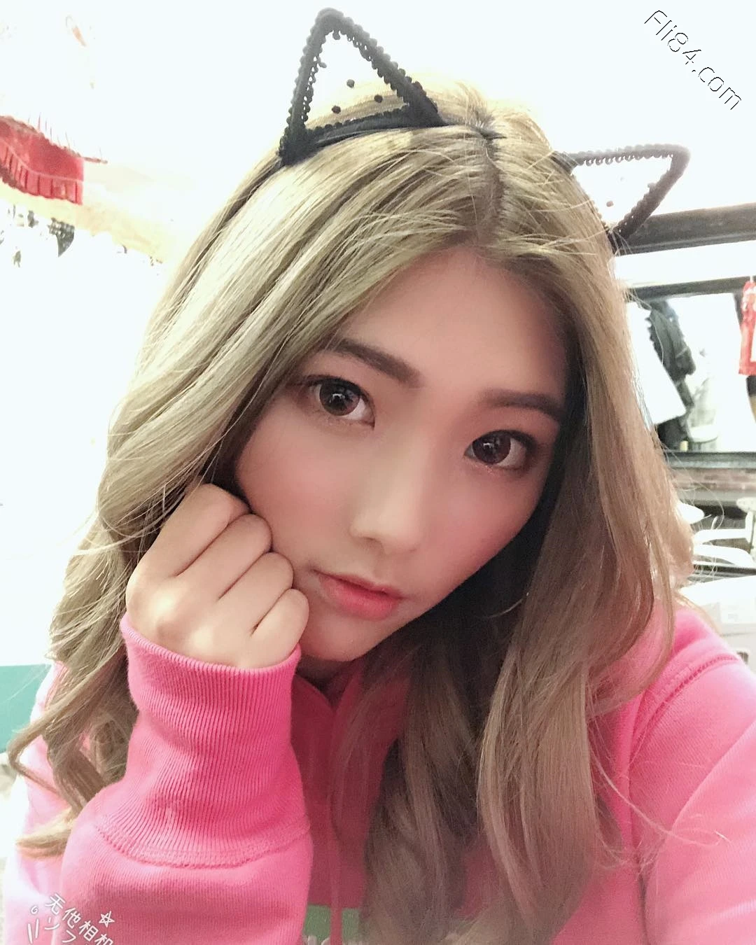 性感模特“妮莎Nisa”，两截式比基尼太诱惑了！