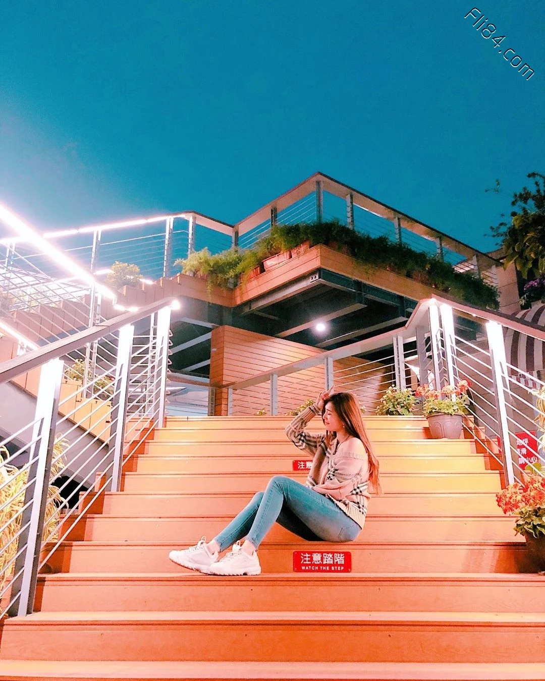 性感模特“妮莎Nisa”，两截式比基尼太诱惑了！