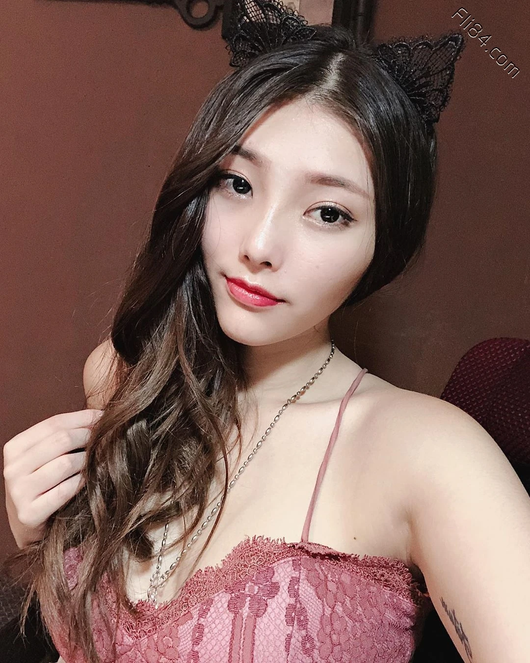 性感模特“妮莎Nisa”，两截式比基尼太诱惑了！