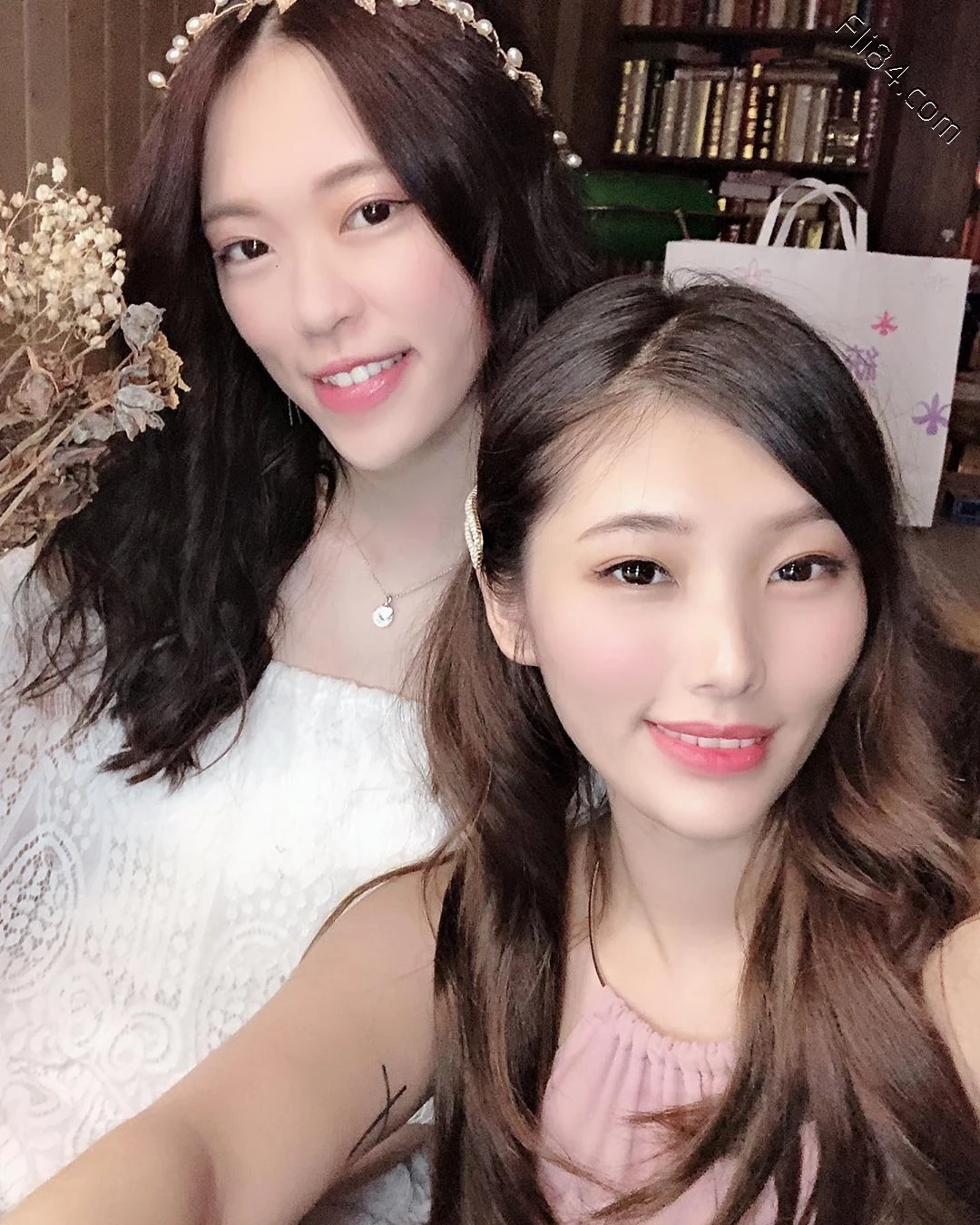 性感模特“妮莎Nisa”，两截式比基尼太诱惑了！