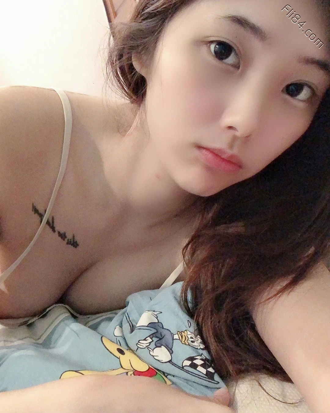 性感模特“妮莎Nisa”，两截式比基尼太诱惑了！