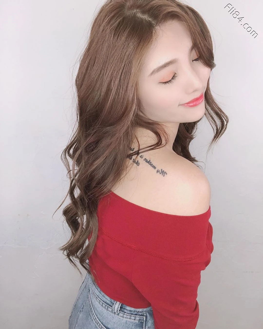 性感模特“妮莎Nisa”，两截式比基尼太诱惑了！