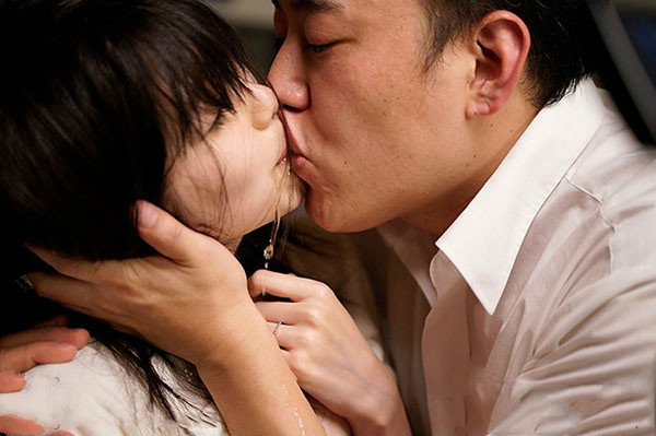 捡尸人妻MEYD-453: 正妹人妻有坂深雪参加公司年会被同事灌倒乱伦! 捡尸人妻MEYD-453: 正妹人妻有坂深雪参加公司年会被同事灌倒乱伦!