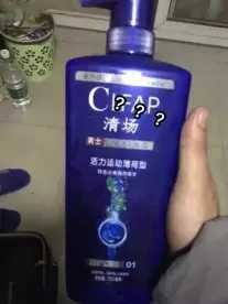 姑娘这个购物车有点大，不如我来帮你推？