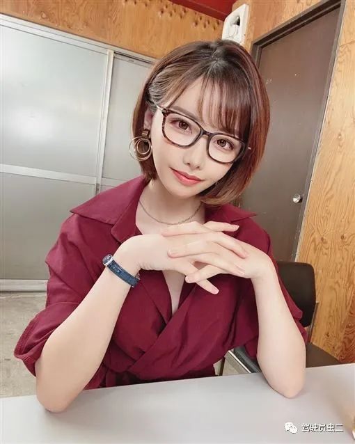 ATID-395：美女主播深田咏美碰到了会摧眠的朋友