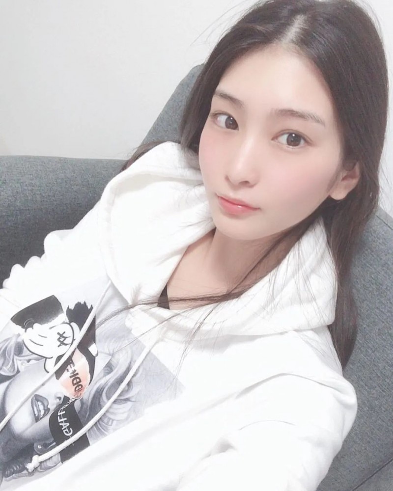 97后美女本庄铃 高二就是偷了禁果