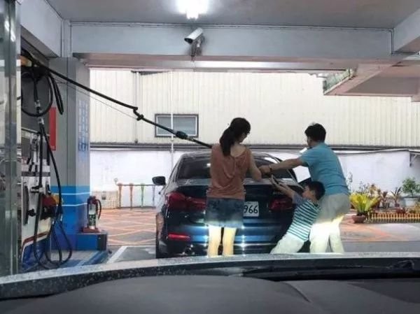 晨练路上,小姐姐要不要结个伴?