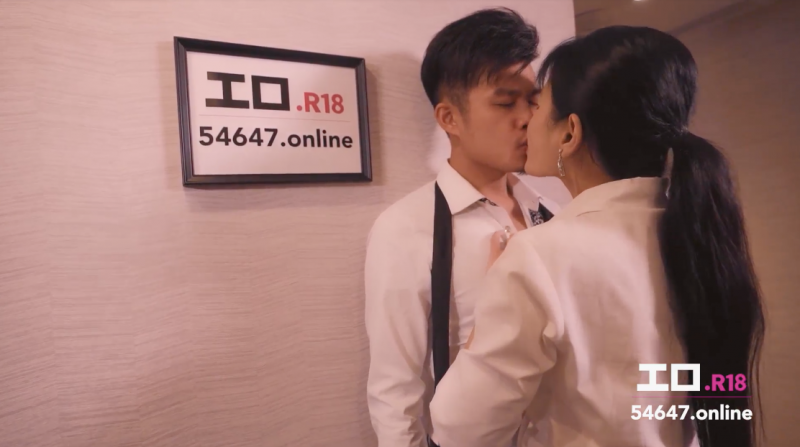 エロR18 X 麻豆传媒！那些年，我当企划被上司当人肉按摩棒用的日子⋯